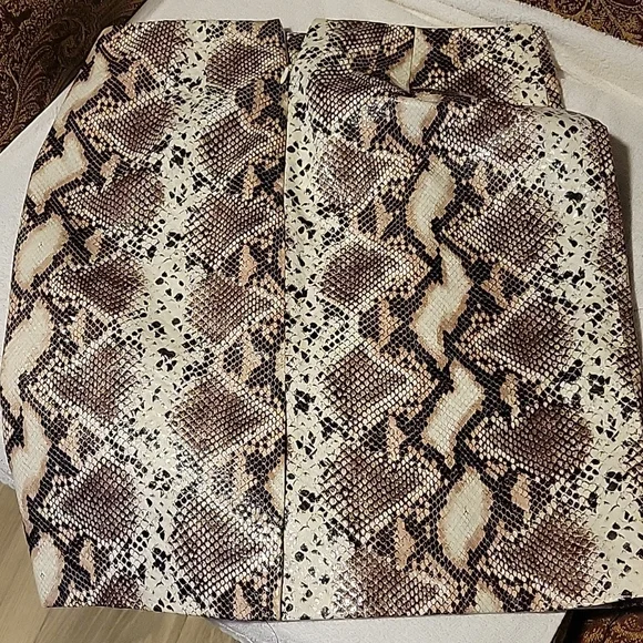 Jaclyn Smith skin snak skirt - Picture 4 of 4